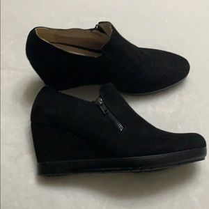 Black wedge shooties